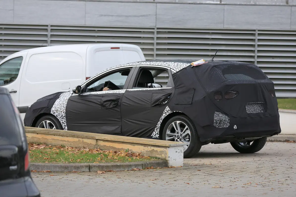 Nuova Kia Cee'd: la cugina della Hyundai i30 arriva nel 2018 (11)
