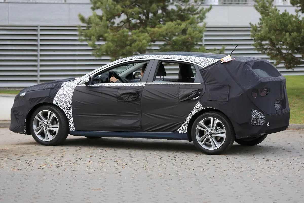 Nuova Kia Cee'd: la cugina della Hyundai i30 arriva nel 2018 (10)