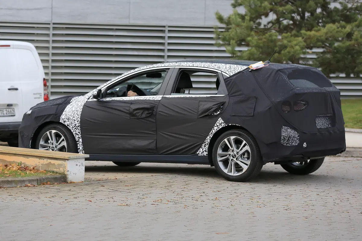 Nuova Kia Cee'd: la cugina della Hyundai i30 arriva nel 2018 (14)