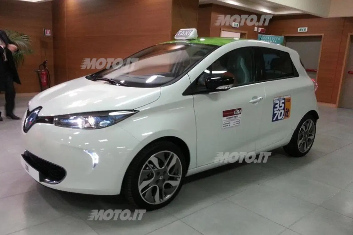 Via col verde: arrivano i taxi elettrici