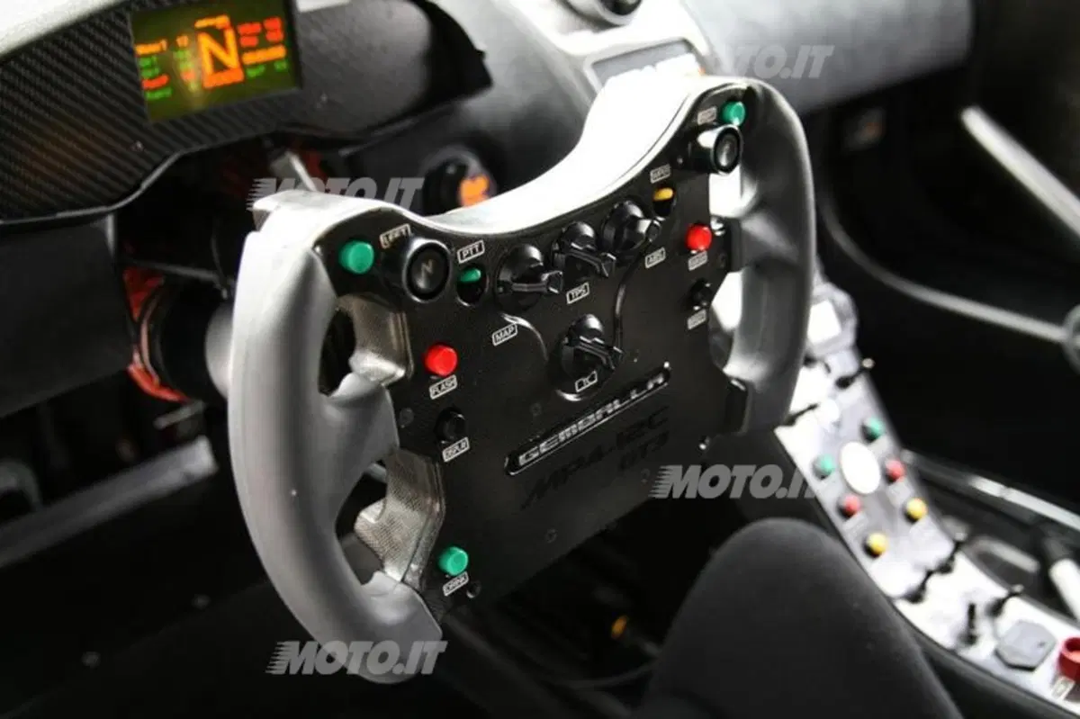 McLaren MP4-12C GT3: in vendita due vetture da gara firmate Gemballa (17)