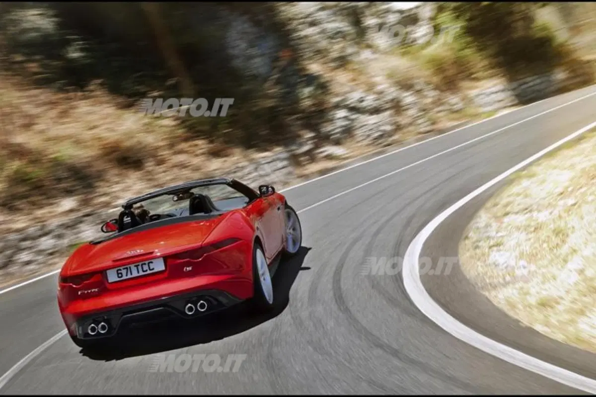 Jaguar F-Type Magazine: una app dedicata alla cabrio britannica (2)