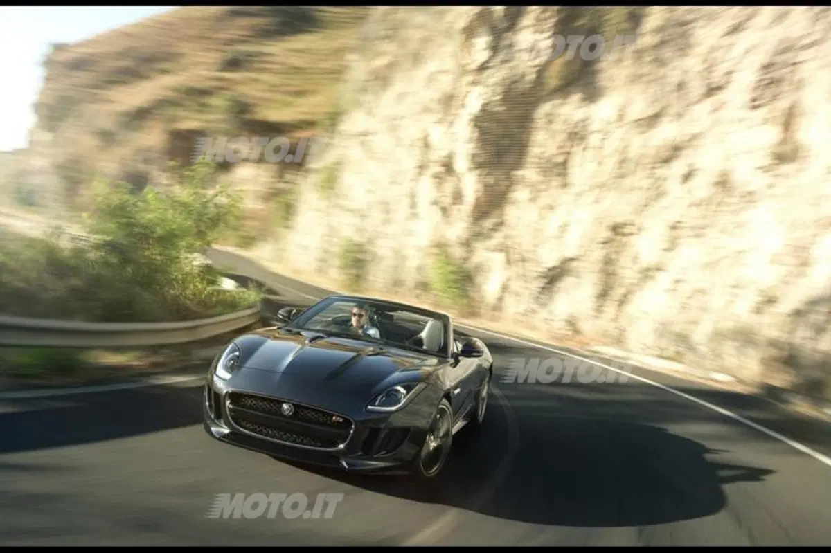 Jaguar F-Type Magazine: una app dedicata alla cabrio britannica (4)
