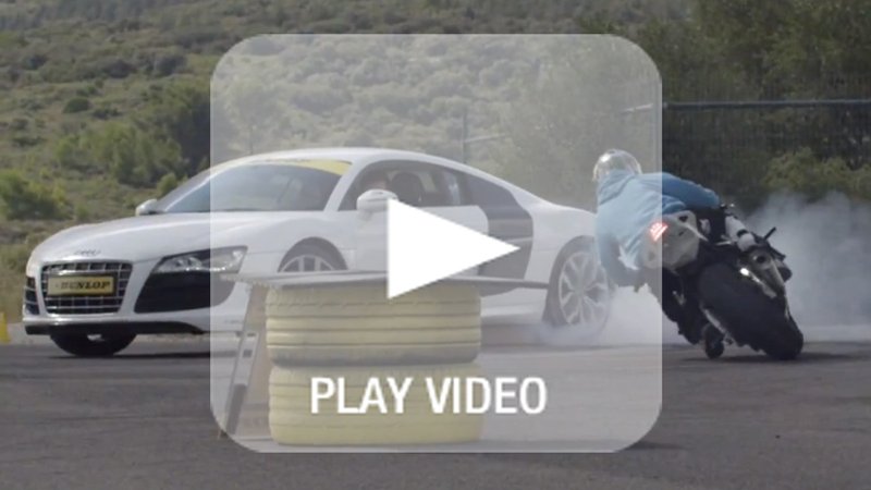 BMW S 1000 RR vs Audi R8: la sfida di drifting