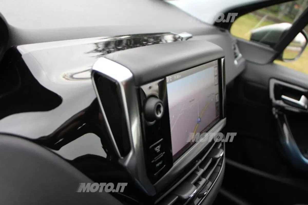 Peugeot 208: i segreti del sistema multimediale Touchscreen SMEG (5)