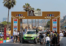 Dakar 2013, Tappa 2. Vincono Barreda (Husqvarna) e Peterhansel (Mini)