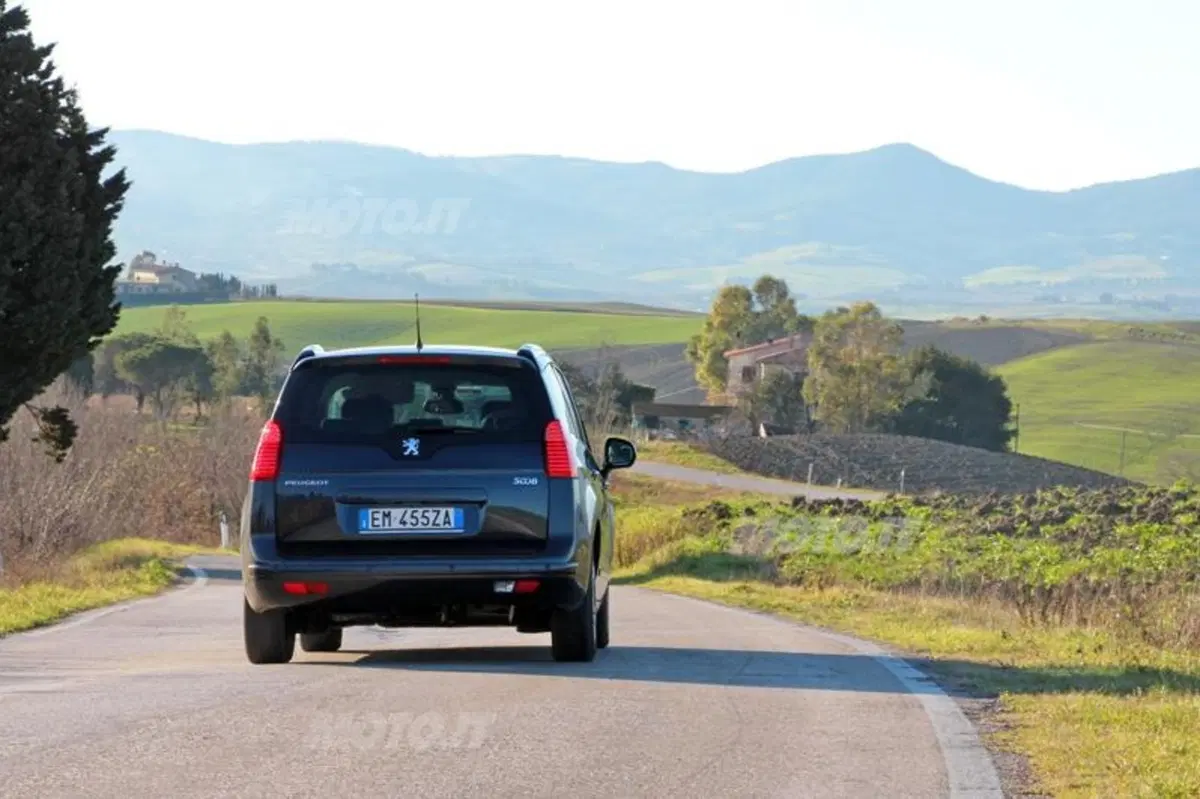 Peugeot 5008 (2)