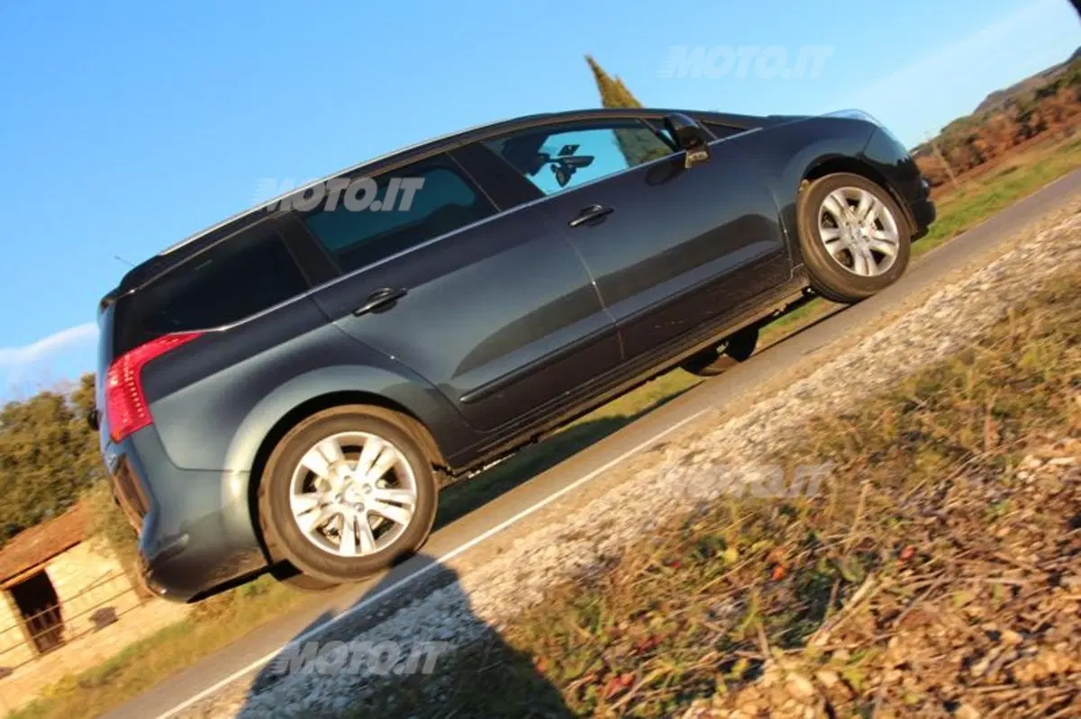 Peugeot 5008 (10)
