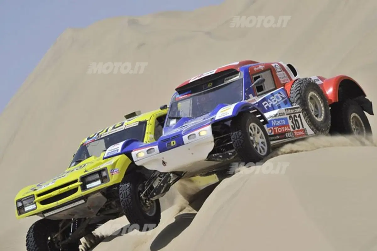 Dakar 2013, Tappa 4. Vincono Barreda (Husqvarna) e Al-Attiya (Red Bull Buggy) (2)