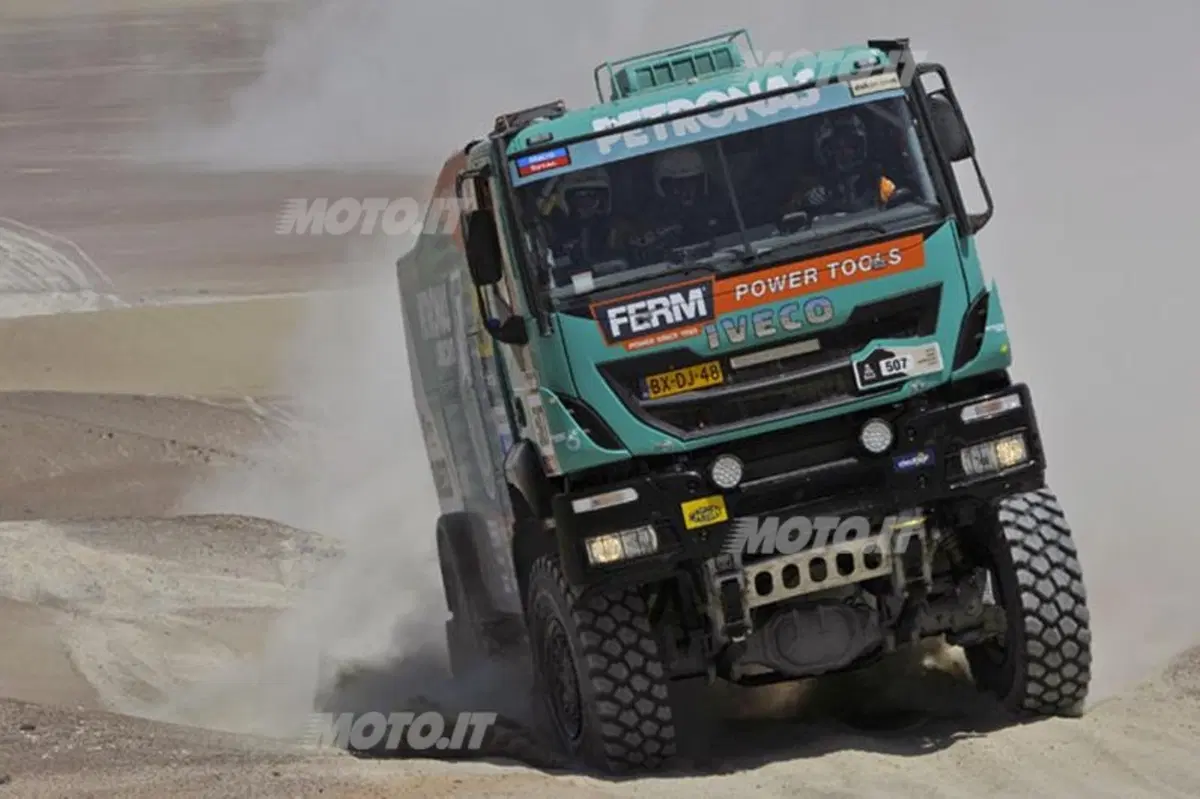 Dakar 2013, Tappa 4. Vincono Barreda (Husqvarna) e Al-Attiya (Red Bull Buggy) (4)
