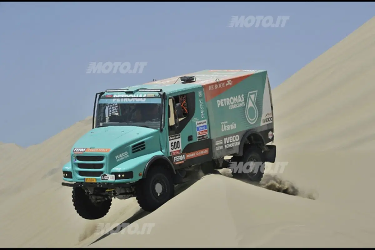 Dakar 2013, Tappa 4. Vincono Barreda (Husqvarna) e Al-Attiya (Red Bull Buggy) (9)