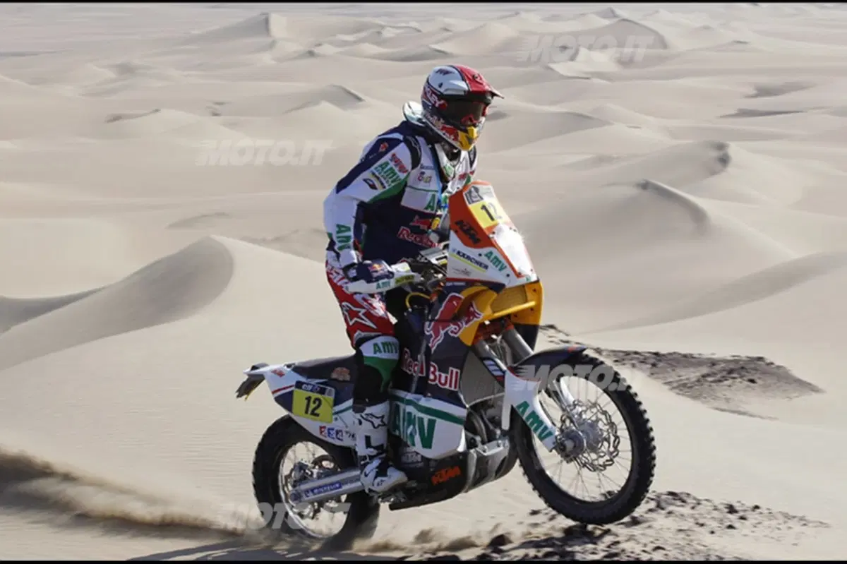 Dakar 2013, Tappa 4. Vincono Barreda (Husqvarna) e Al-Attiya (Red Bull Buggy) (10)