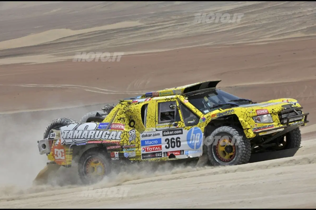 Dakar 2013, Tappa 4. Vincono Barreda (Husqvarna) e Al-Attiya (Red Bull Buggy) (12)