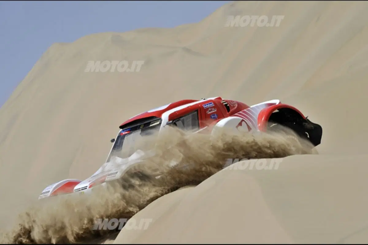 Dakar 2013, Tappa 4. Vincono Barreda (Husqvarna) e Al-Attiya (Red Bull Buggy) (13)