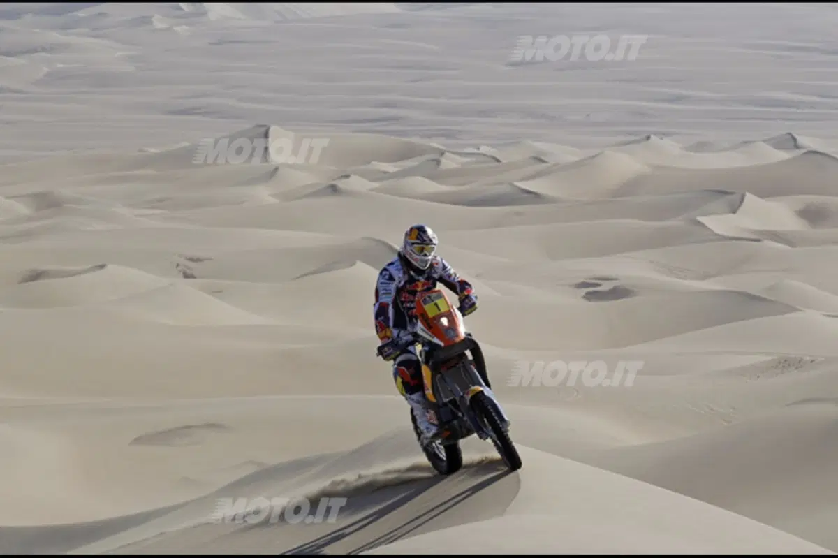 Dakar 2013, Tappa 4. Vincono Barreda (Husqvarna) e Al-Attiya (Red Bull Buggy) (14)