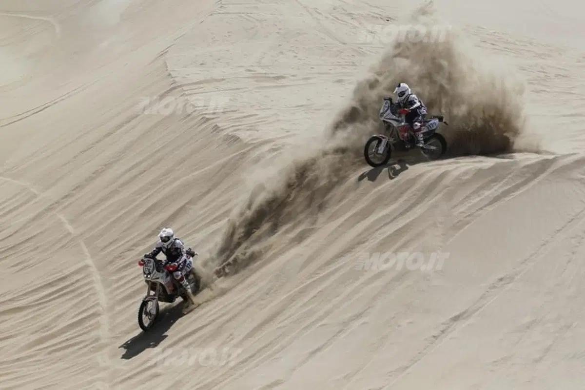 Dakar 2013, Tappa 4. Vincono Barreda (Husqvarna) e Al-Attiya (Red Bull Buggy) (16)