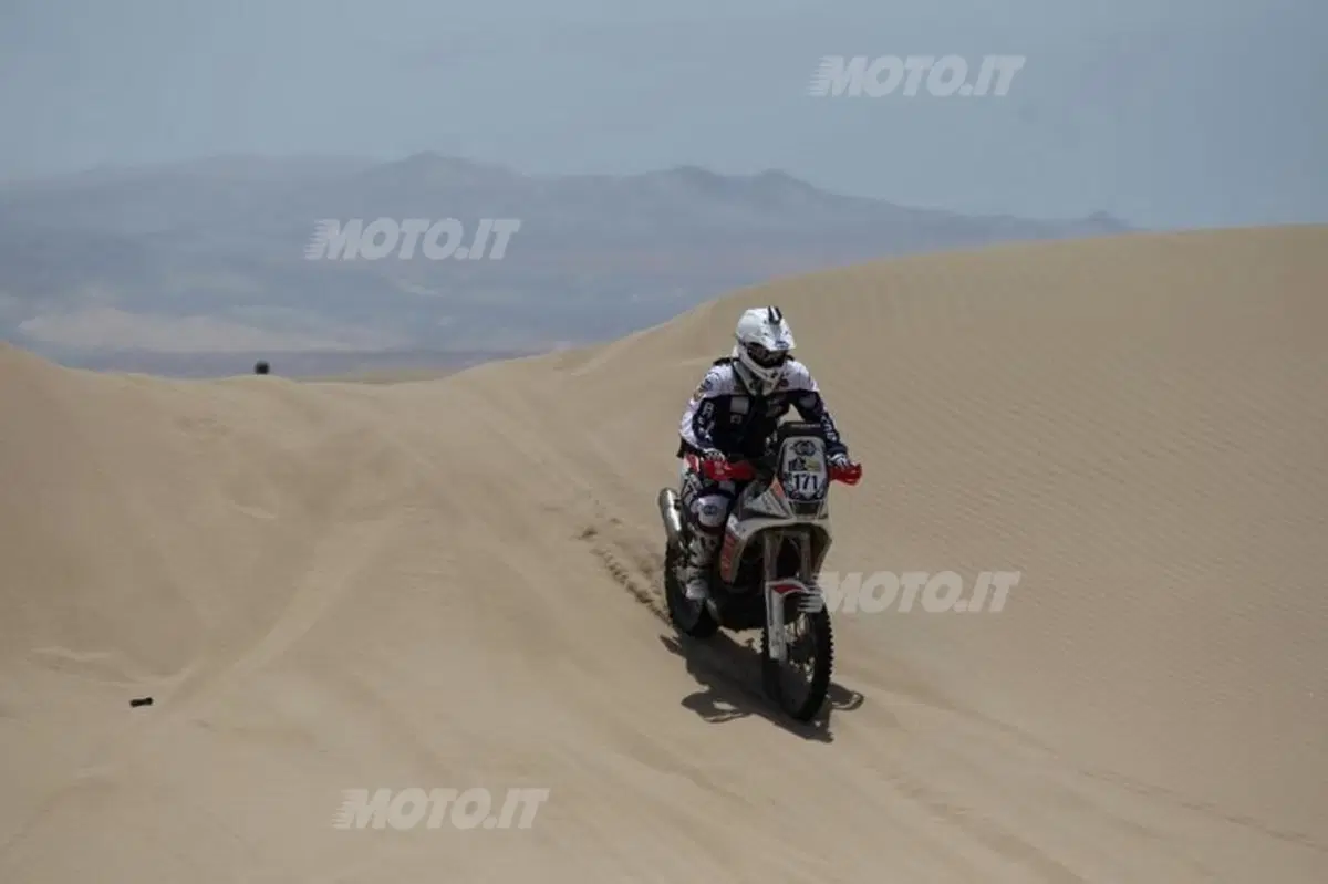 Dakar 2013, Tappa 4. Vincono Barreda (Husqvarna) e Al-Attiya (Red Bull Buggy) (18)