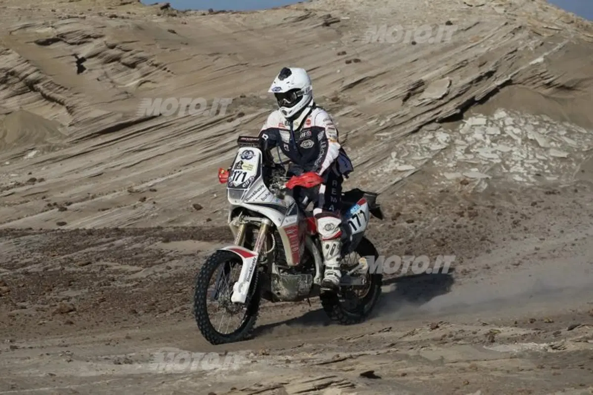 Dakar 2013, Tappa 4. Vincono Barreda (Husqvarna) e Al-Attiya (Red Bull Buggy) (20)