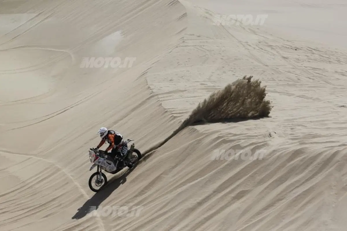 Dakar 2013, Tappa 4. Vincono Barreda (Husqvarna) e Al-Attiya (Red Bull Buggy) (21)