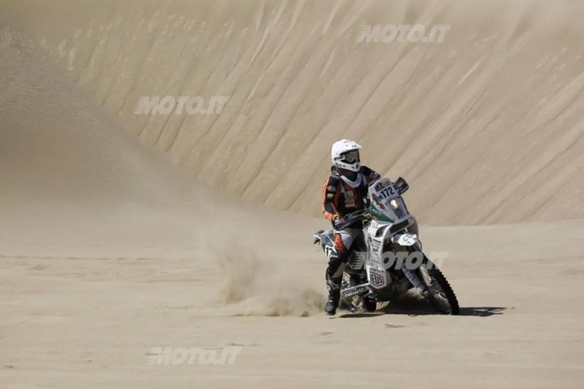 Dakar 2013, Tappa 4. Vincono Barreda (Husqvarna) e Al-Attiya (Red Bull Buggy) (22)