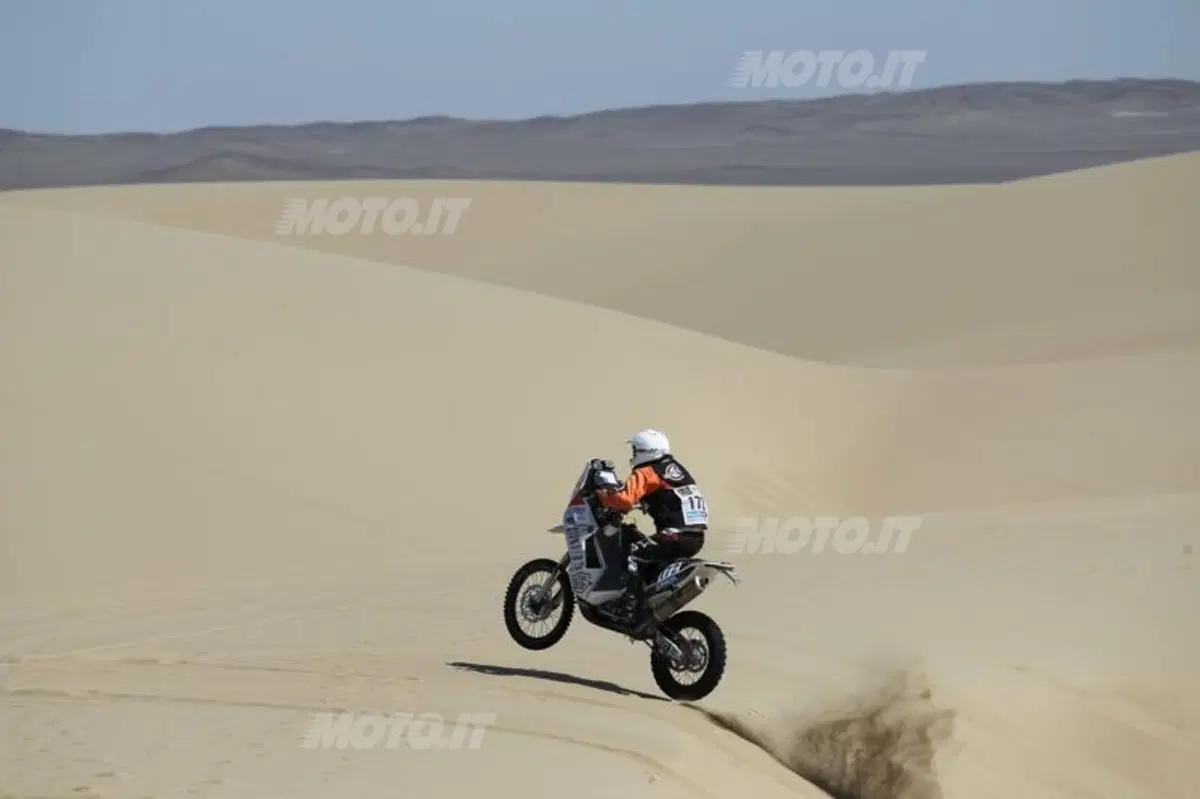 Dakar 2013, Tappa 4. Vincono Barreda (Husqvarna) e Al-Attiya (Red Bull Buggy) (25)