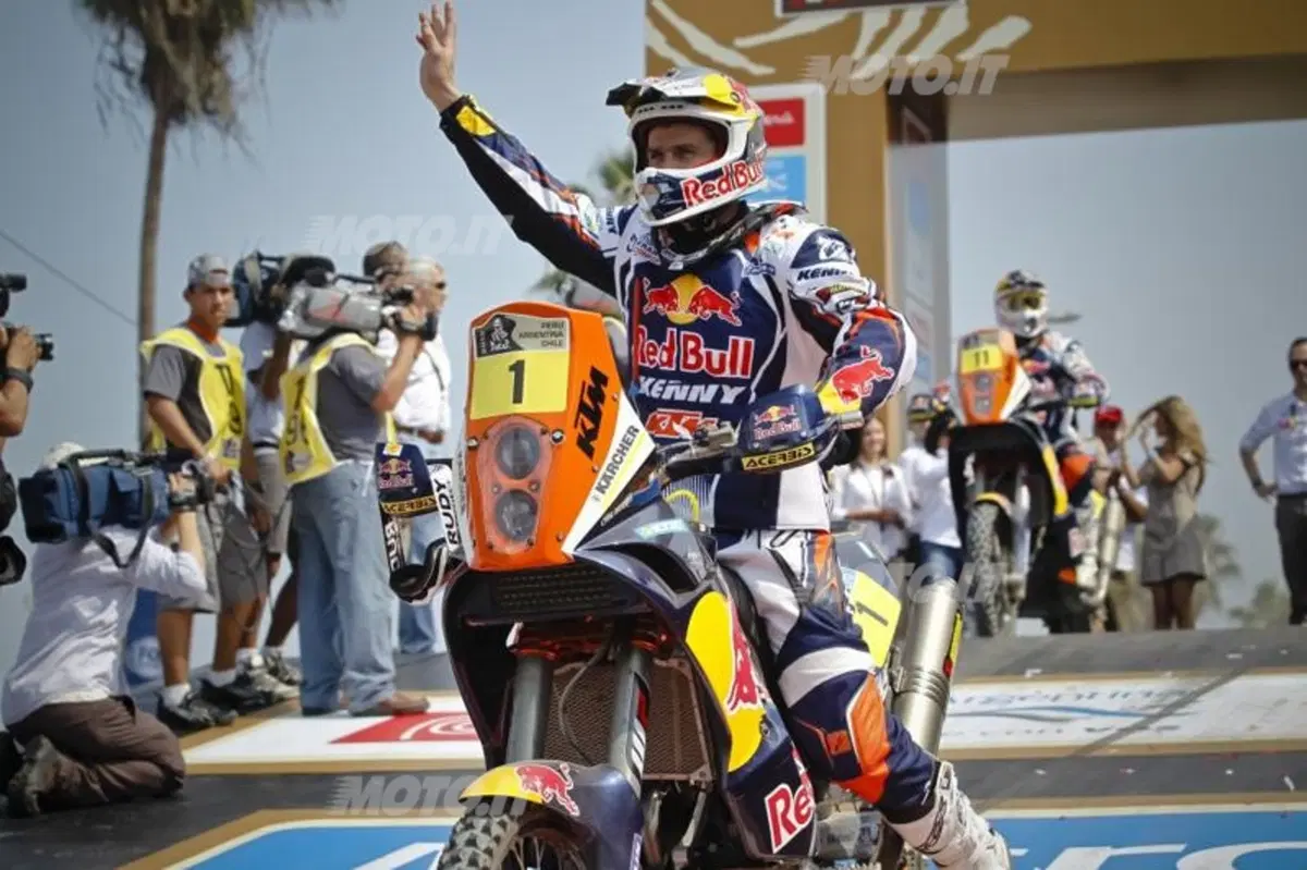 Dakar 2013, Tappa 4. Vincono Barreda (Husqvarna) e Al-Attiya (Red Bull Buggy) (32)