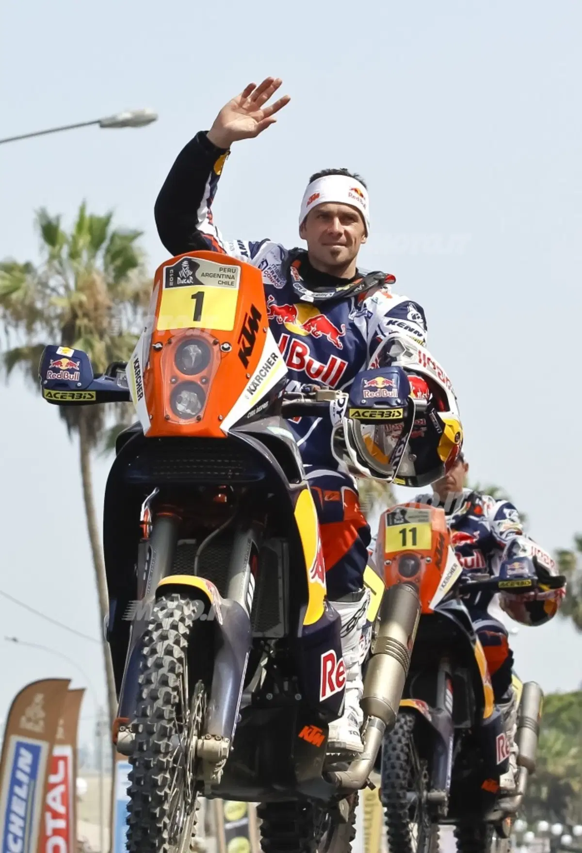 Dakar 2013, Tappa 4. Vincono Barreda (Husqvarna) e Al-Attiya (Red Bull Buggy) (33)