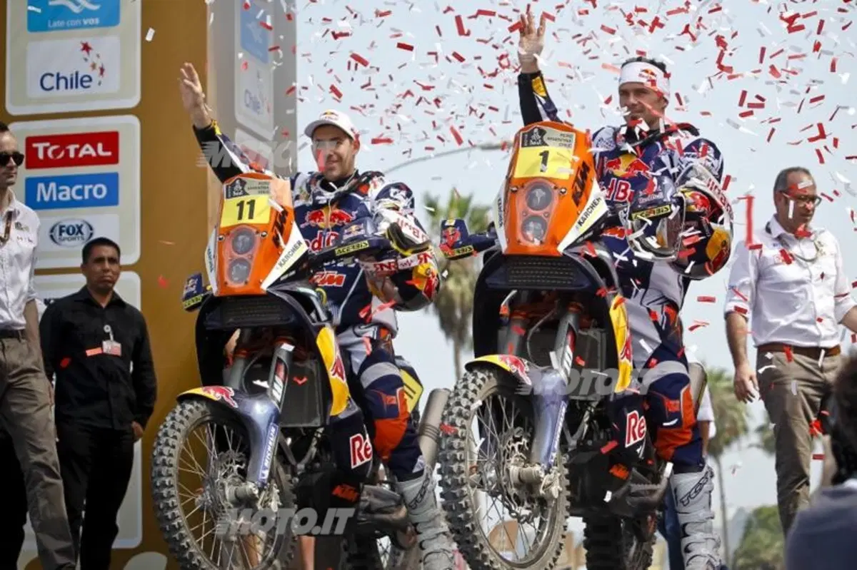 Dakar 2013, Tappa 4. Vincono Barreda (Husqvarna) e Al-Attiya (Red Bull Buggy) (34)
