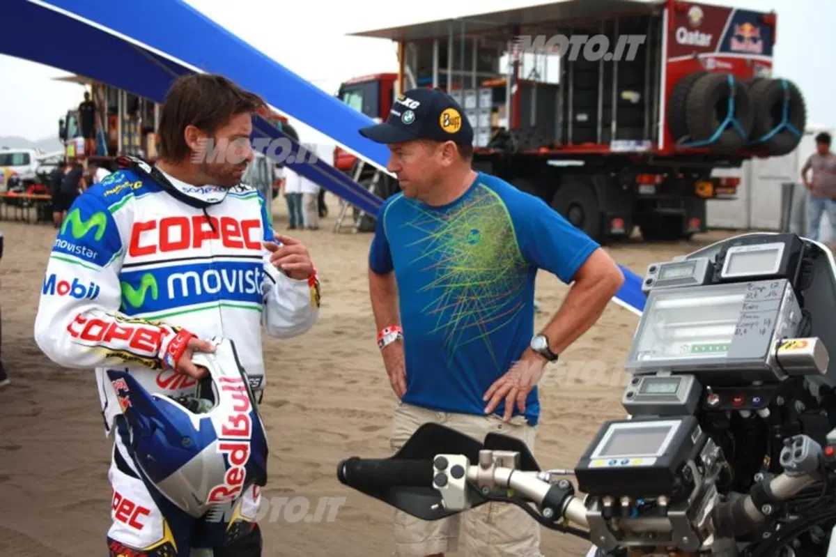 Dakar 2013, Tappa 4. Vincono Barreda (Husqvarna) e Al-Attiya (Red Bull Buggy) (55)