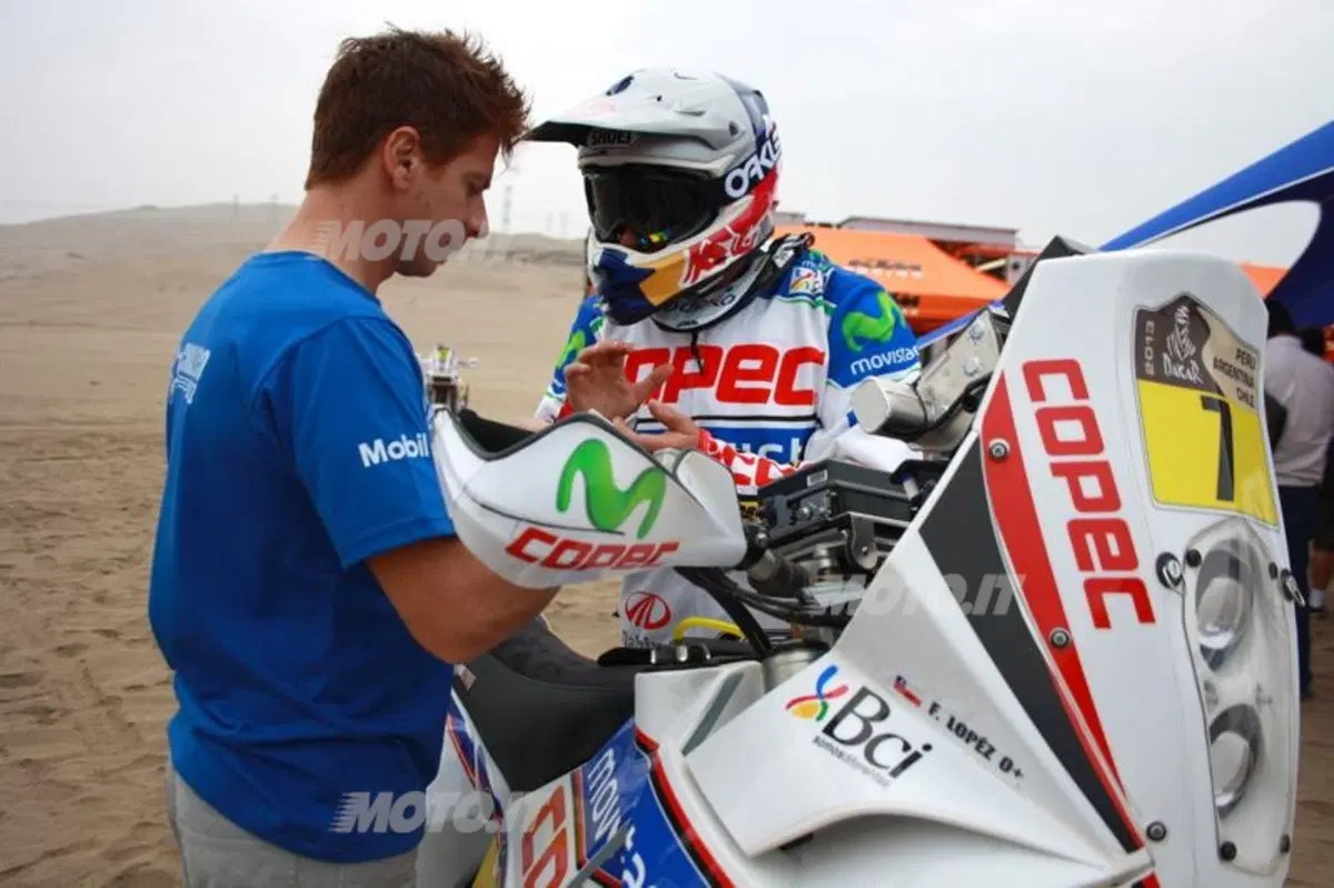 Dakar 2013, Tappa 4. Vincono Barreda (Husqvarna) e Al-Attiya (Red Bull Buggy) (61)
