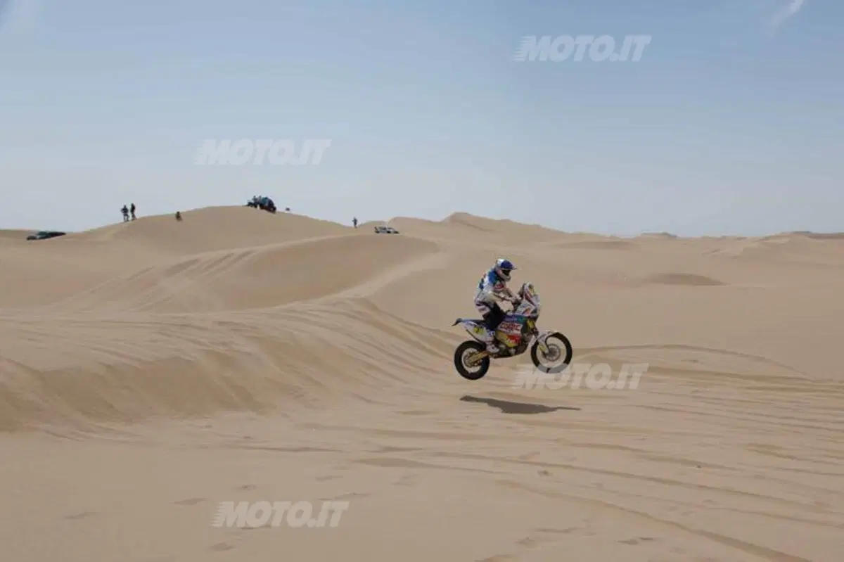Dakar 2013, Tappa 4. Vincono Barreda (Husqvarna) e Al-Attiya (Red Bull Buggy) (63)