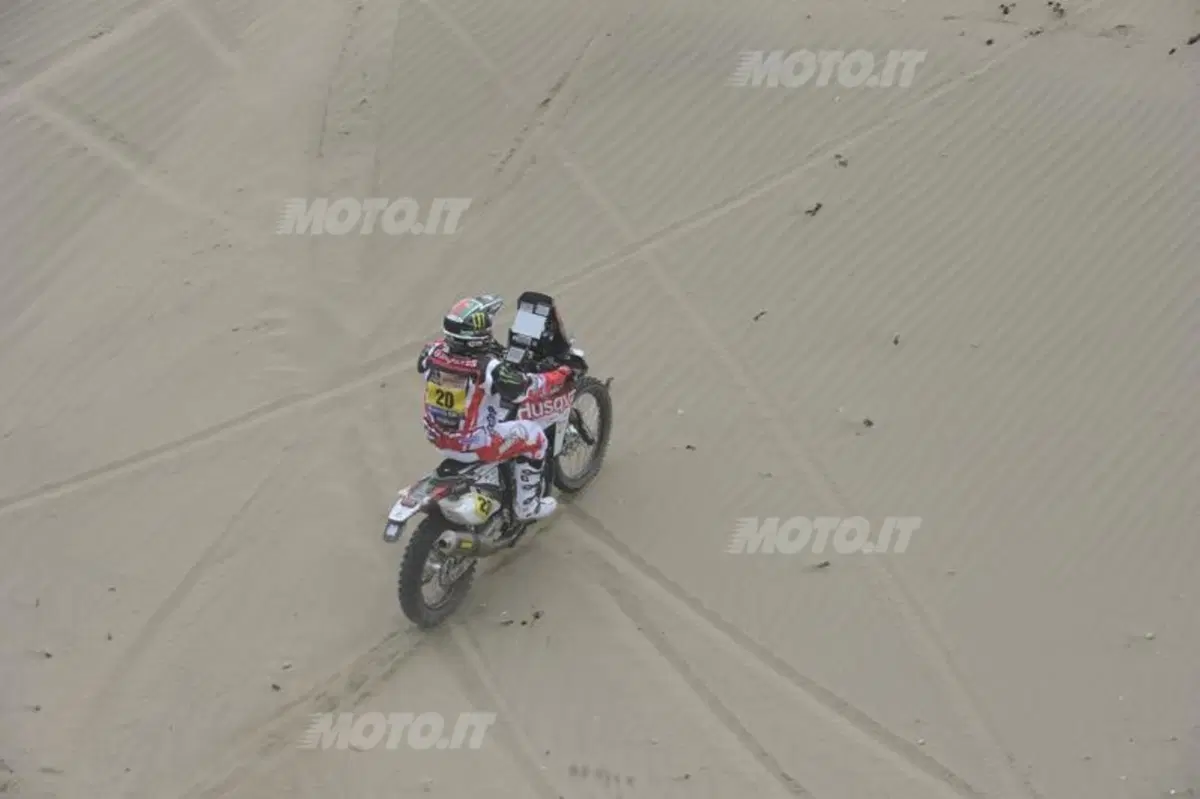 Dakar 2013, Tappa 4. Vincono Barreda (Husqvarna) e Al-Attiya (Red Bull Buggy) (69)