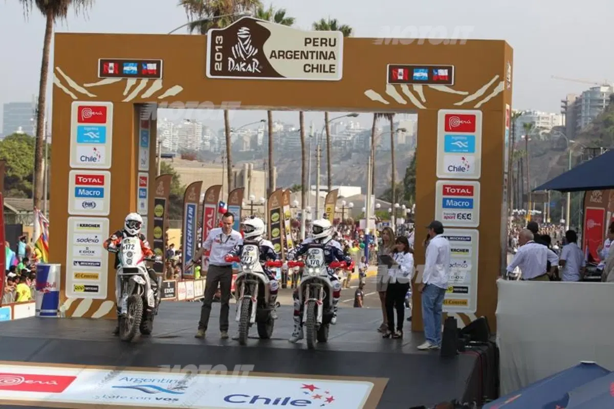 Dakar 2013, Tappa 4. Vincono Barreda (Husqvarna) e Al-Attiya (Red Bull Buggy) (72)