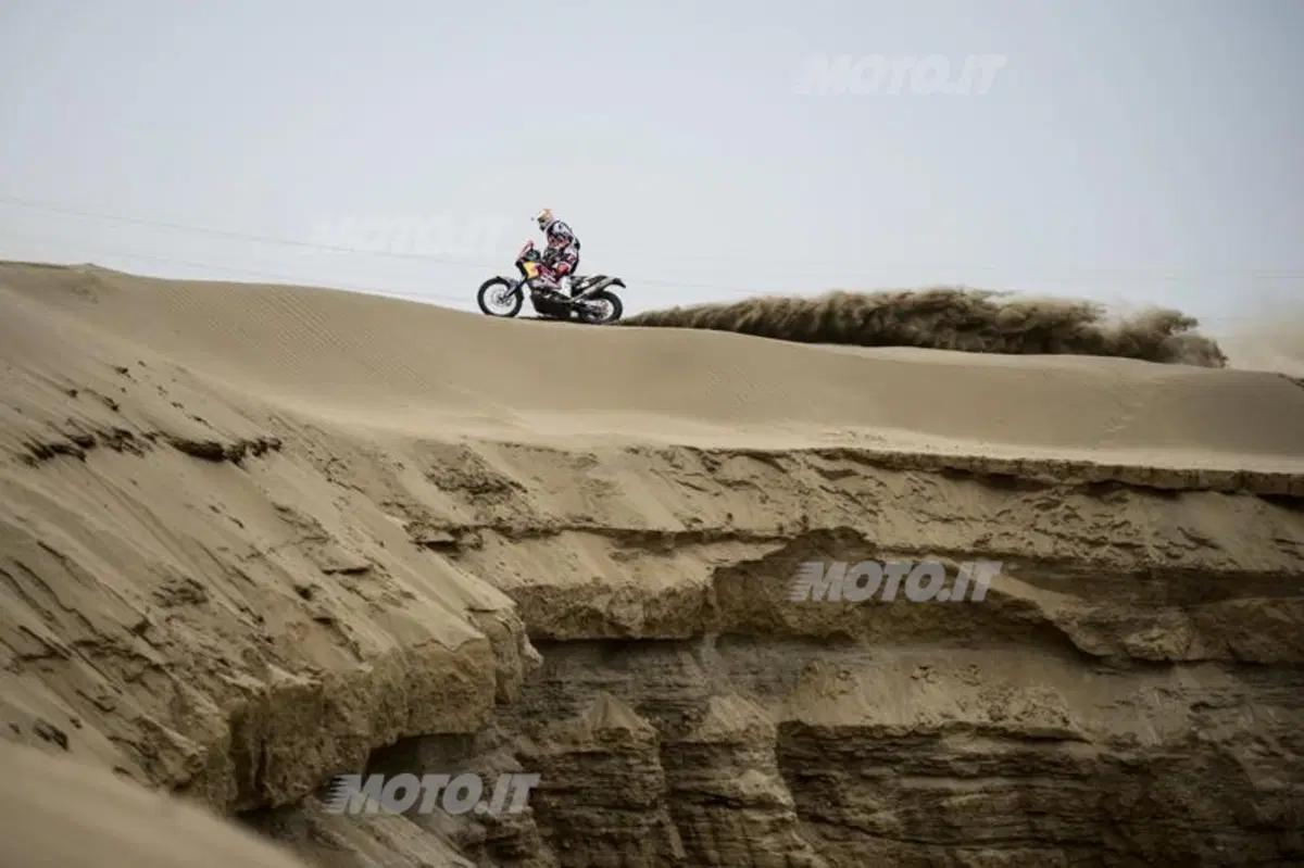 Dakar 2013, Tappa 4. Vincono Barreda (Husqvarna) e Al-Attiya (Red Bull Buggy) (79)