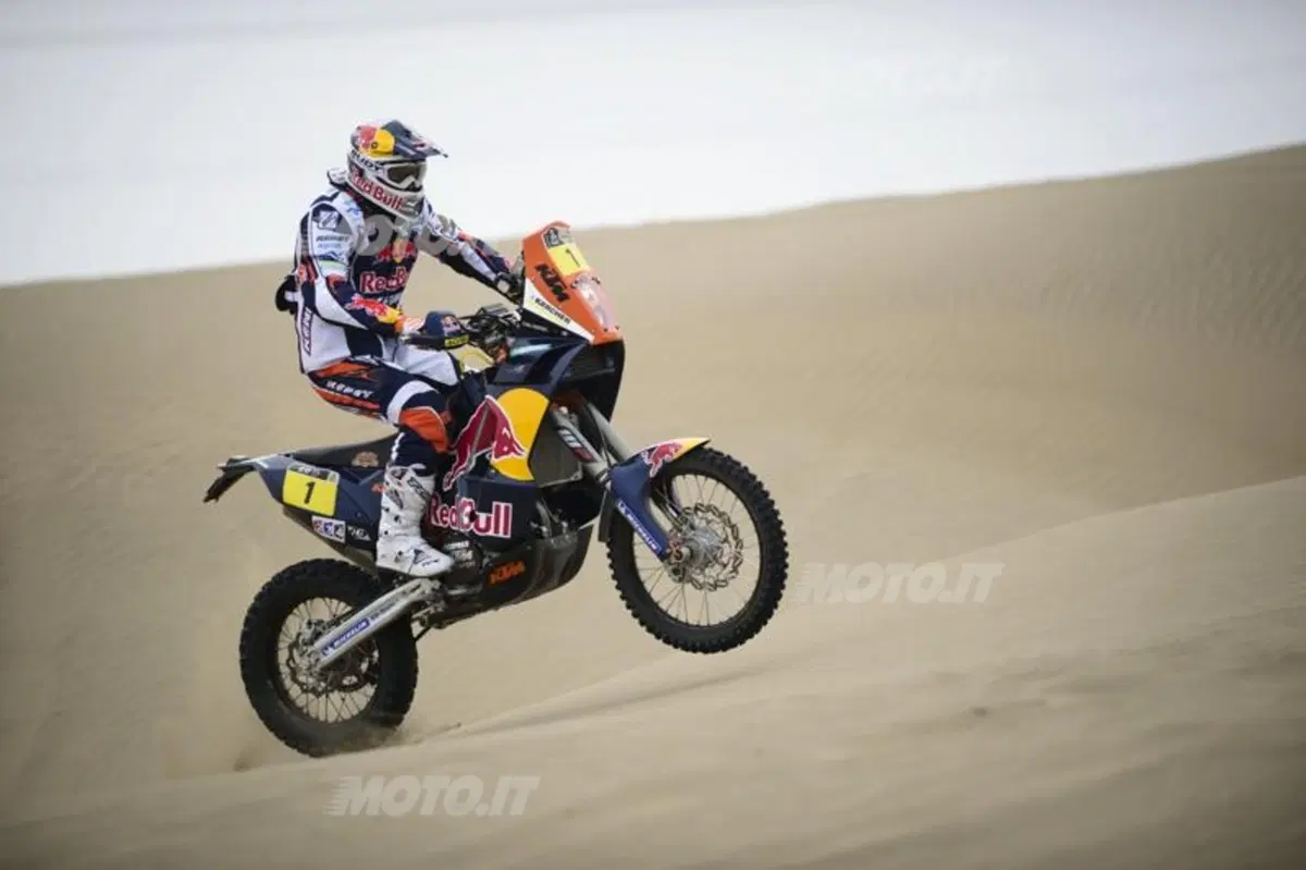 Dakar 2013, Tappa 4. Vincono Barreda (Husqvarna) e Al-Attiya (Red Bull Buggy) (81)