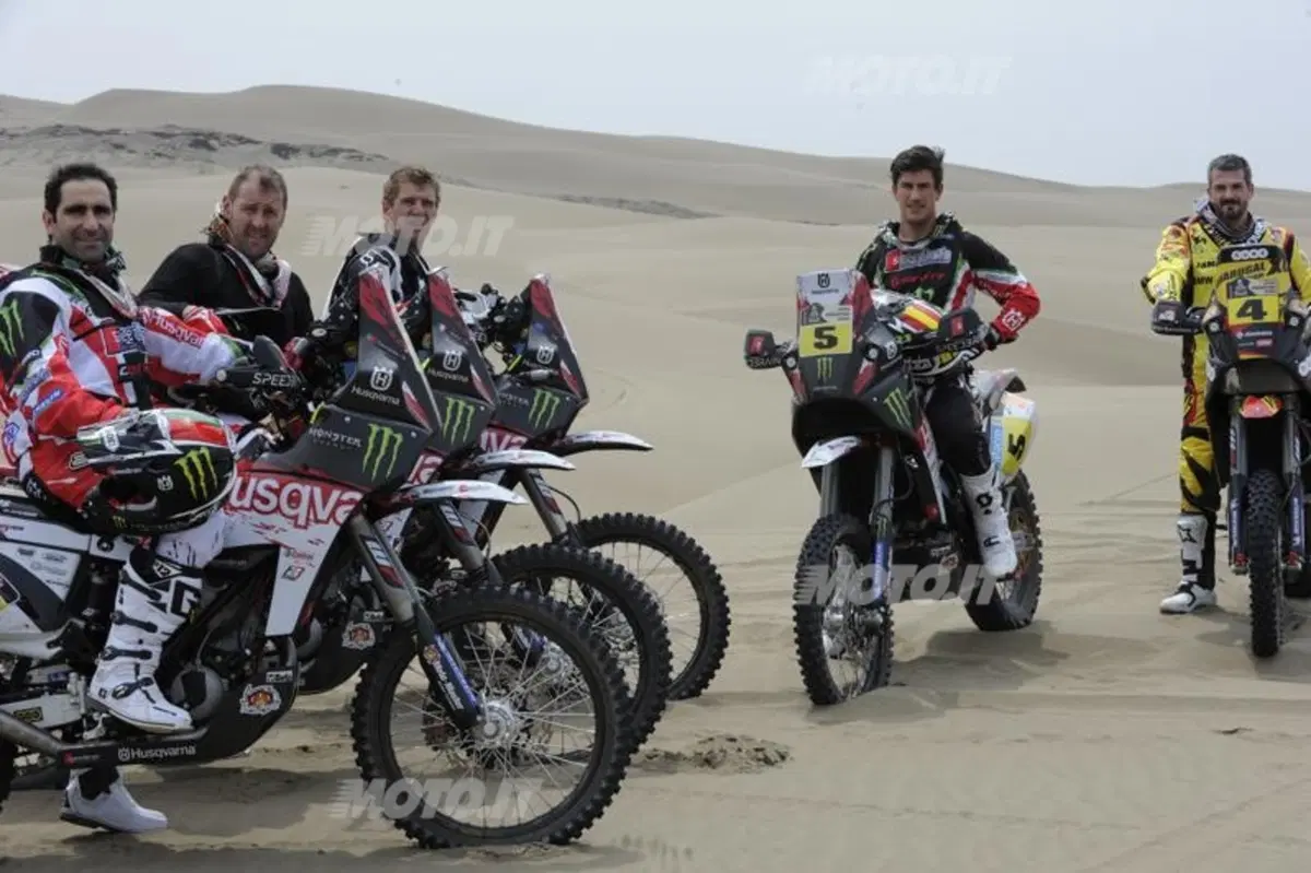Dakar 2013, Tappa 4. Vincono Barreda (Husqvarna) e Al-Attiya (Red Bull Buggy) (85)