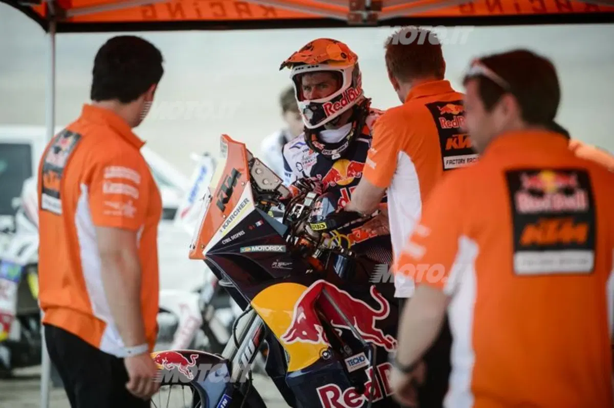 Dakar 2013, Tappa 4. Vincono Barreda (Husqvarna) e Al-Attiya (Red Bull Buggy) (88)