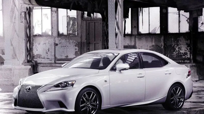 Nuova Lexus IS: le prime immagini ufficiali