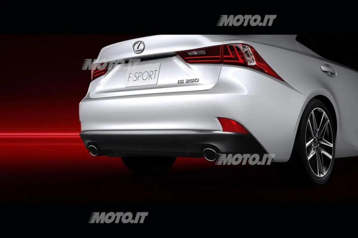 Nuova Lexus IS: le prime immagini ufficiali (10)