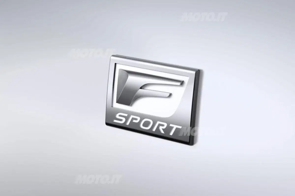 Nuova Lexus IS: le prime immagini ufficiali (11)