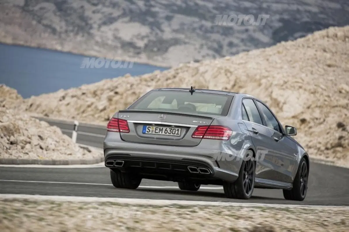 Mercedes-Benz Classe E 63 AMG restyling: arrivano il modello S e la 4Matic (9)