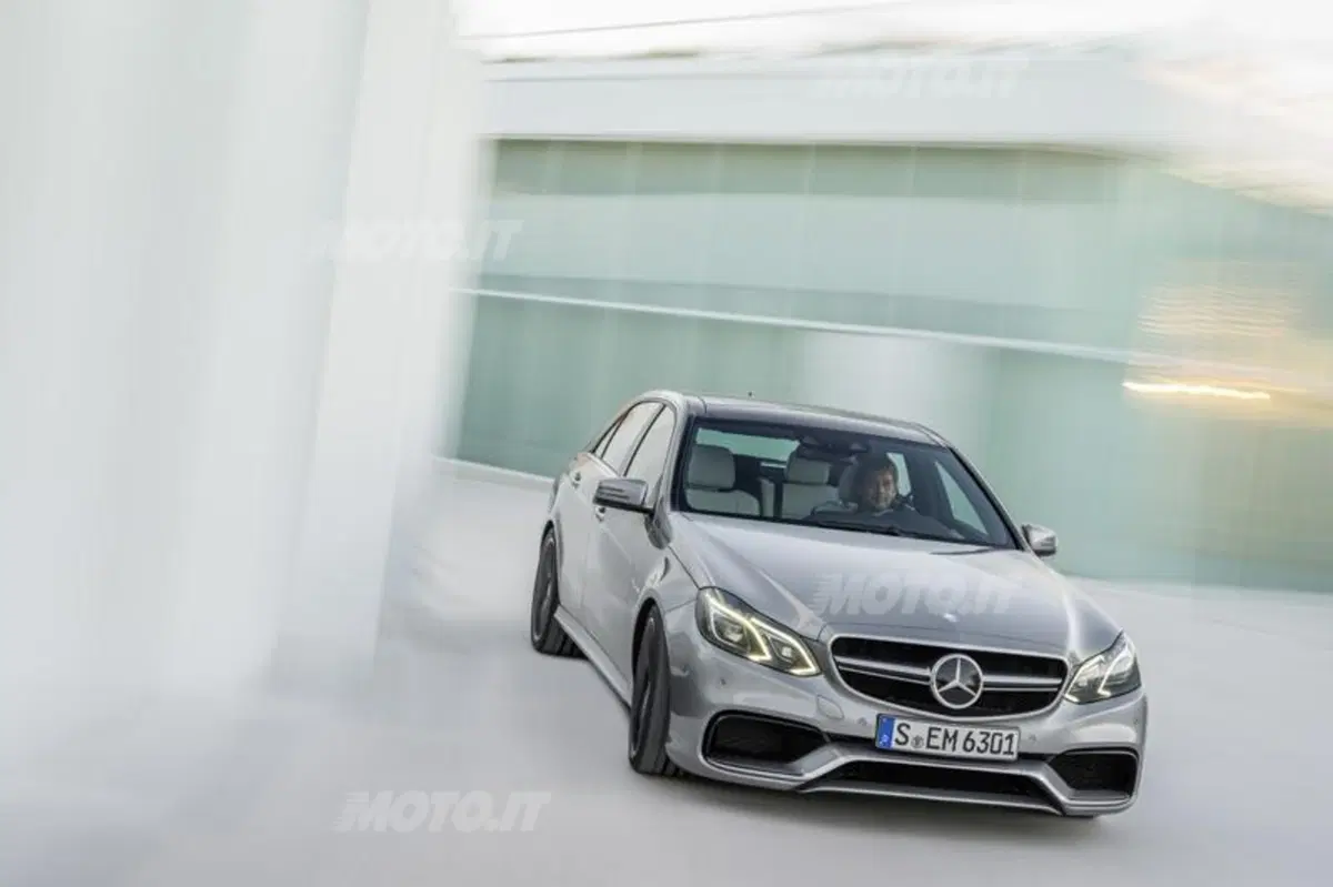 Mercedes-Benz Classe E 63 AMG restyling: arrivano il modello S e la 4Matic (15)
