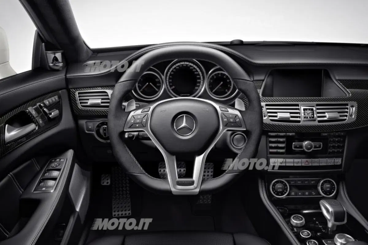 Mercedes-Benz CLS 63 AMG: motori più potenti e trazione integrale (10)