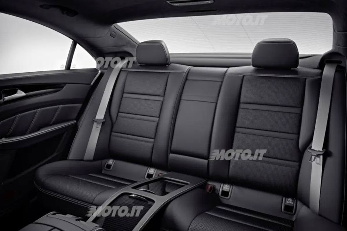 Mercedes-Benz CLS 63 AMG: motori più potenti e trazione integrale (11)