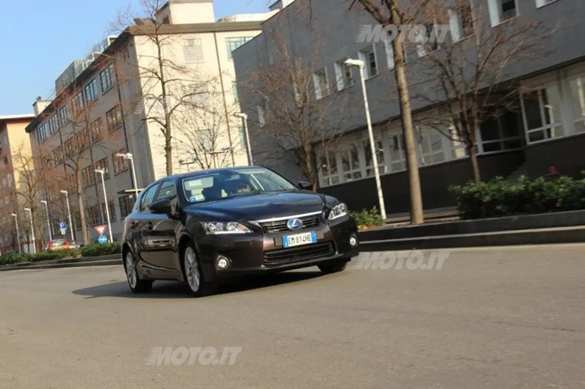 Lexus CT 200h (2)