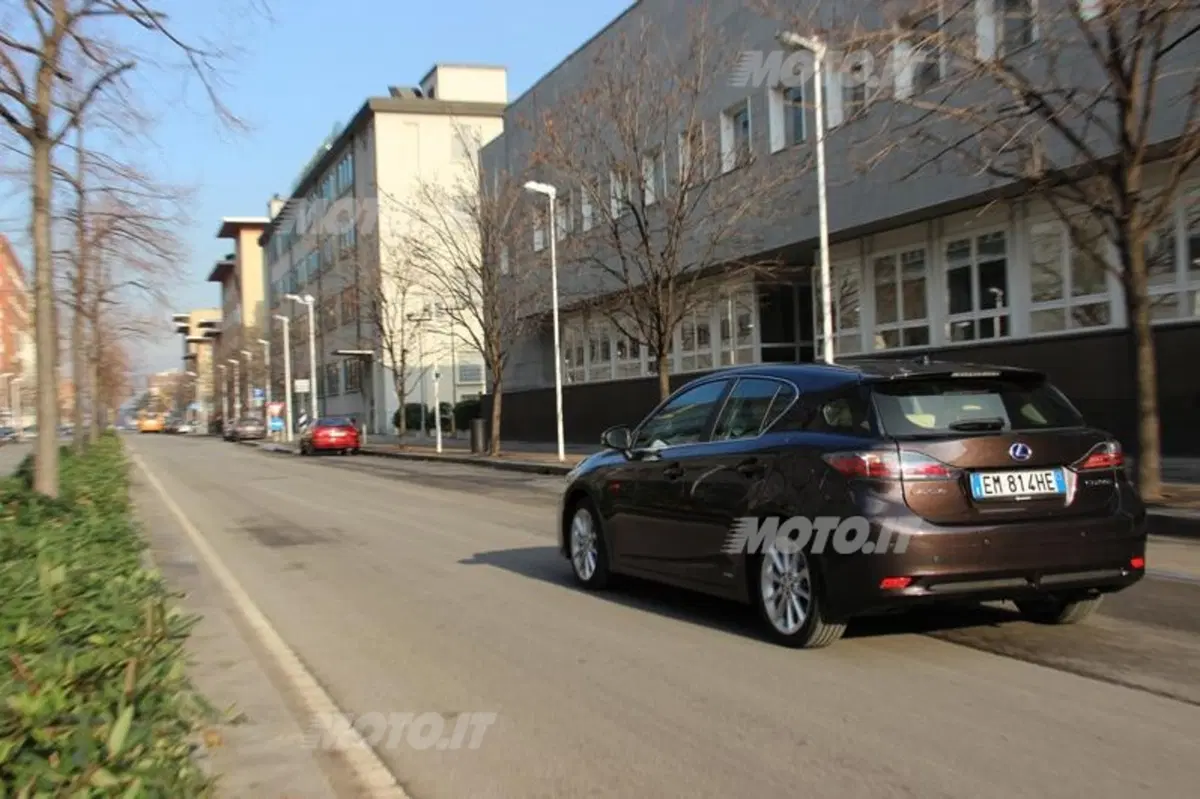 Lexus CT 200h (3)