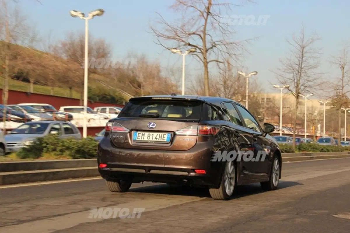Lexus CT 200h (4)