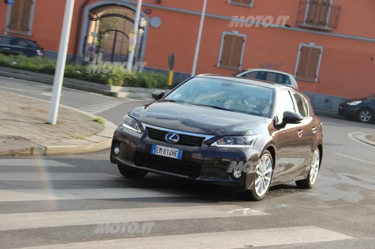 Lexus CT 200h (5)