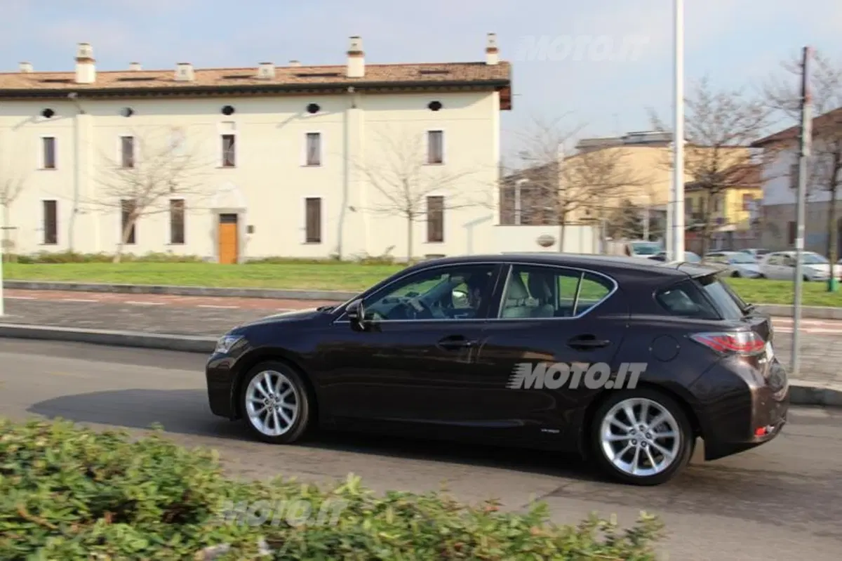 Lexus CT 200h (6)