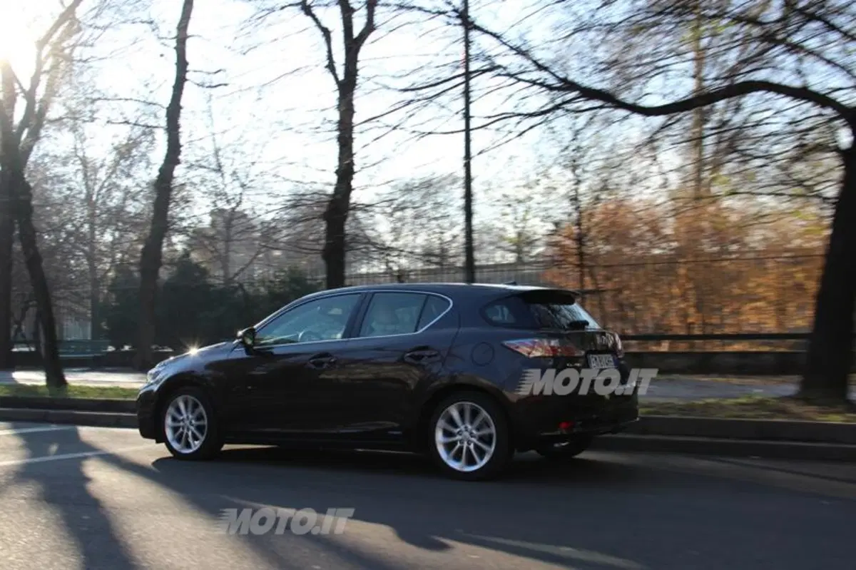 Lexus CT 200h (7)